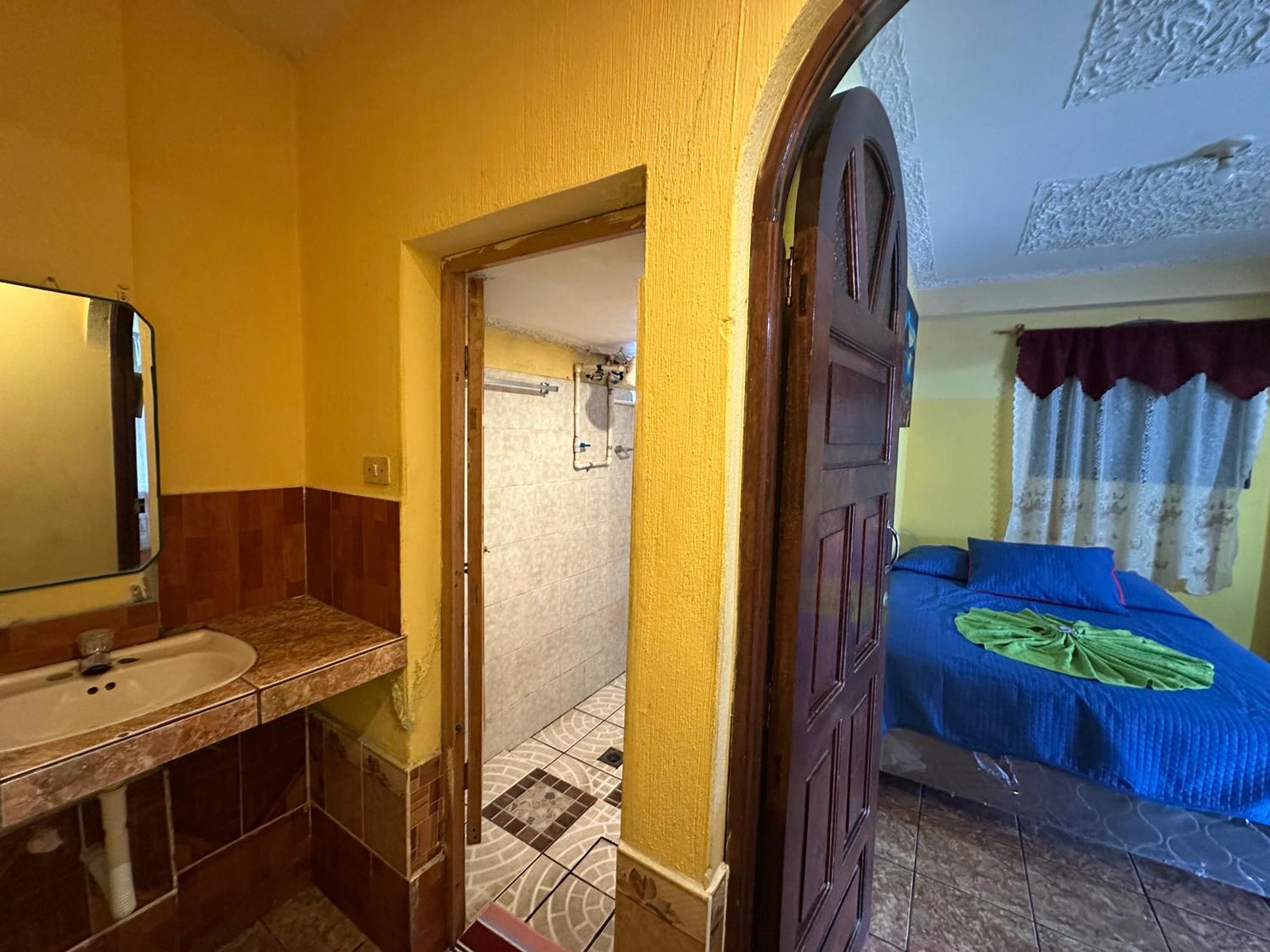 Hospedaje Gonzalez San Pedro La Laguna Zewnętrze zdjęcie