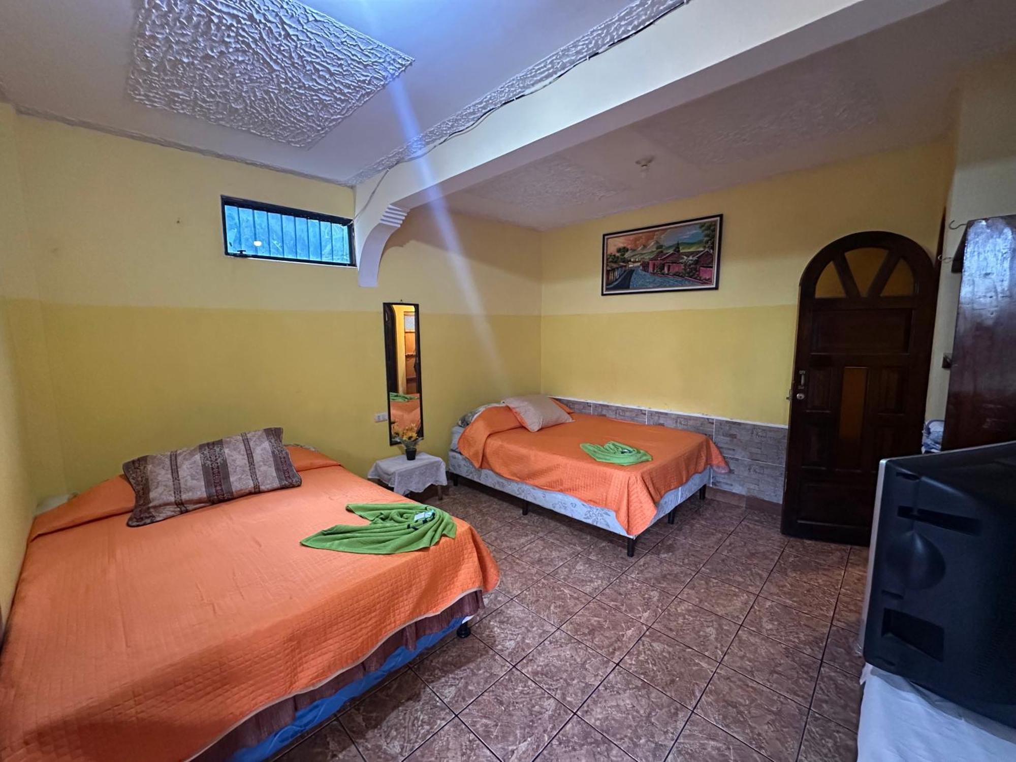 Hospedaje Gonzalez San Pedro La Laguna Zewnętrze zdjęcie